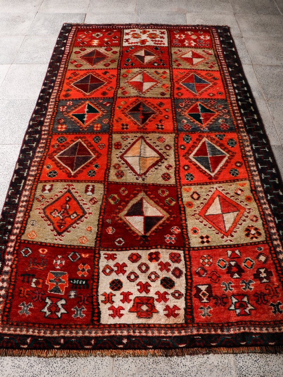 Persian Shiraz Rug | 4' 2” x 7' 10"