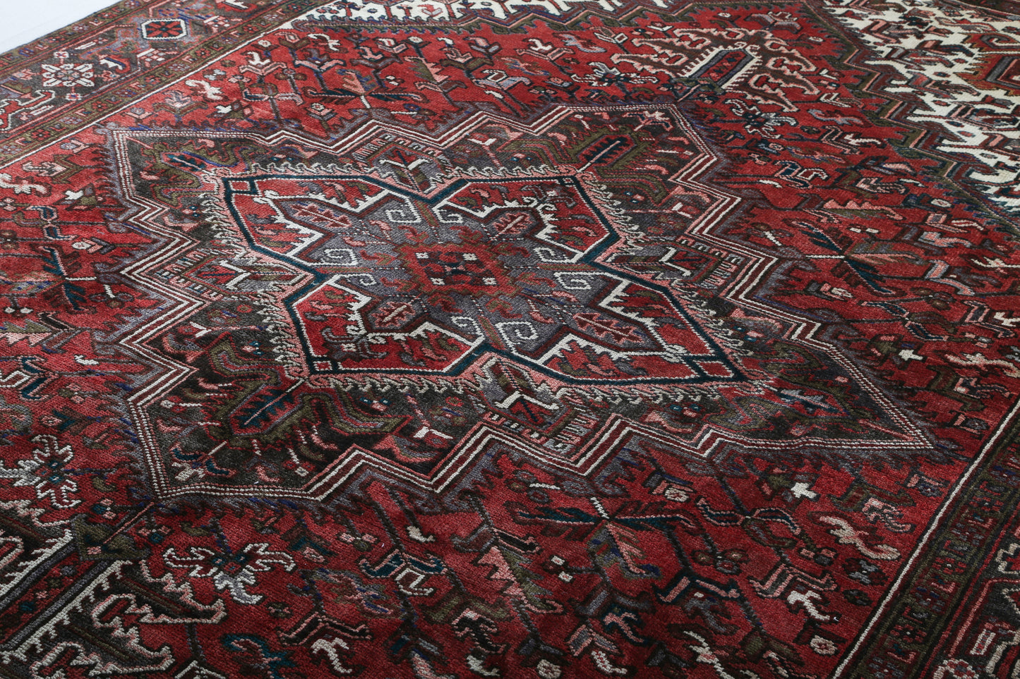 Vintage Persian Heriz Rug | 7' 5" x 10' 10"