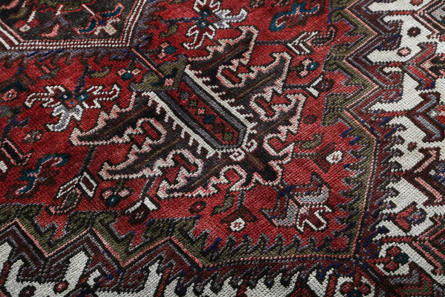 Vintage Persian Heriz Rug | 7' 5" x 10' 10"