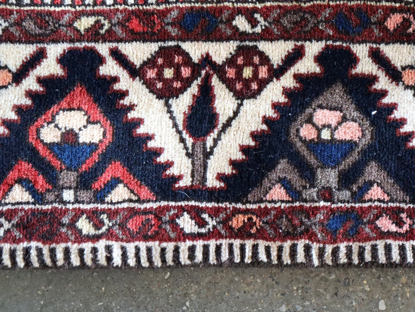 Persian Bakhtiari Rug | 5' 1" x 9' 6"