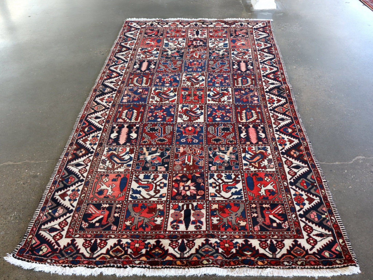 Persian Bakhtiari Rug | 5' 1" x 9' 6"