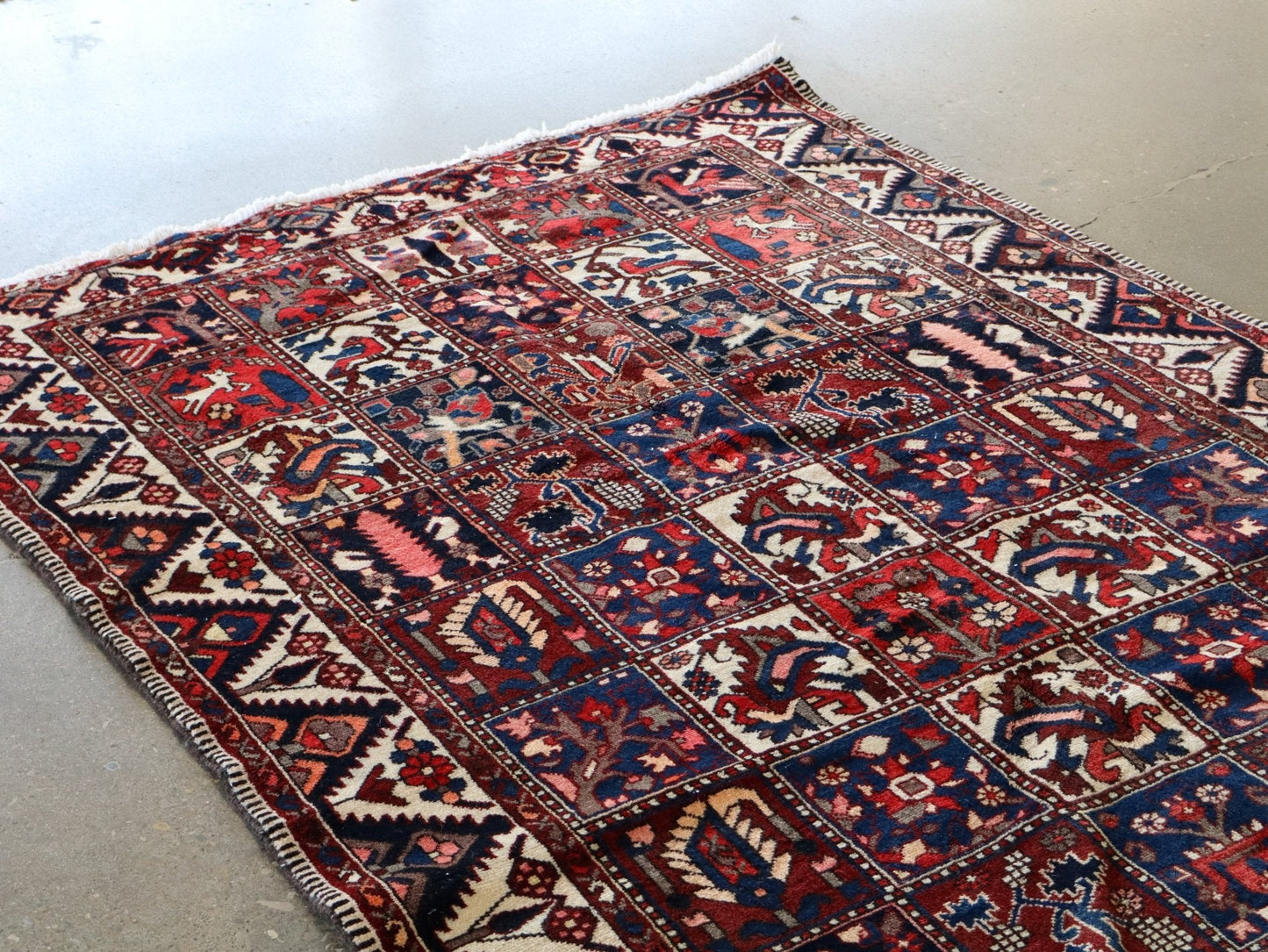 Persian Bakhtiari Rug | 5' 1" x 9' 6"