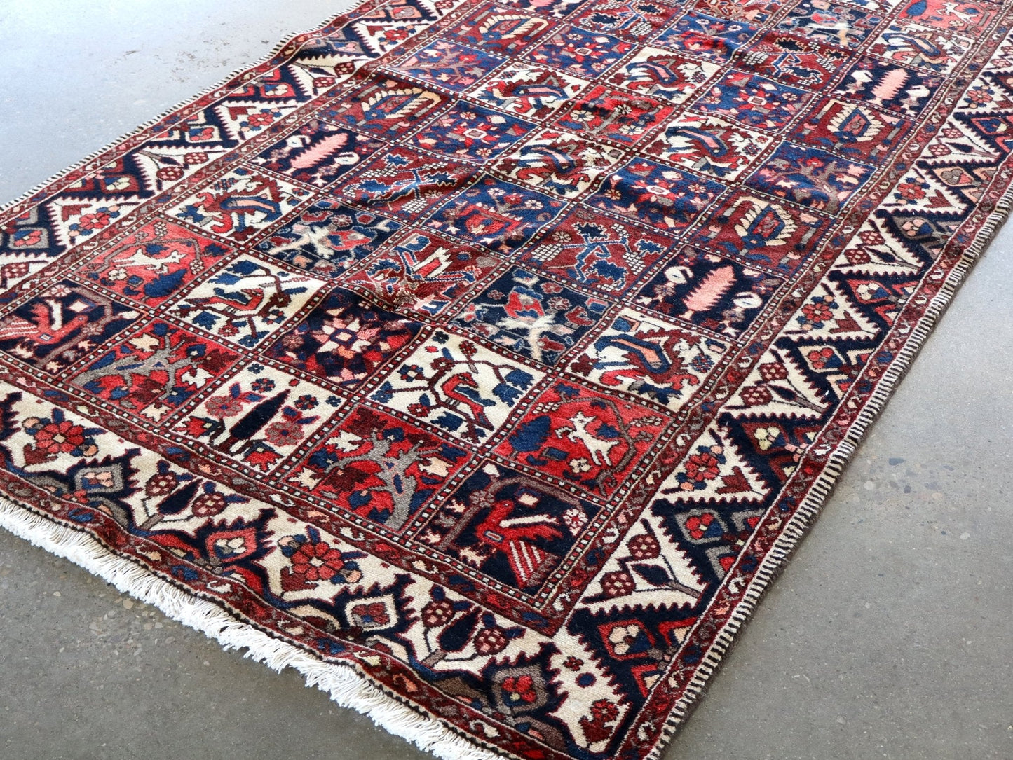 Persian Bakhtiari Rug | 5' 1" x 9' 6"