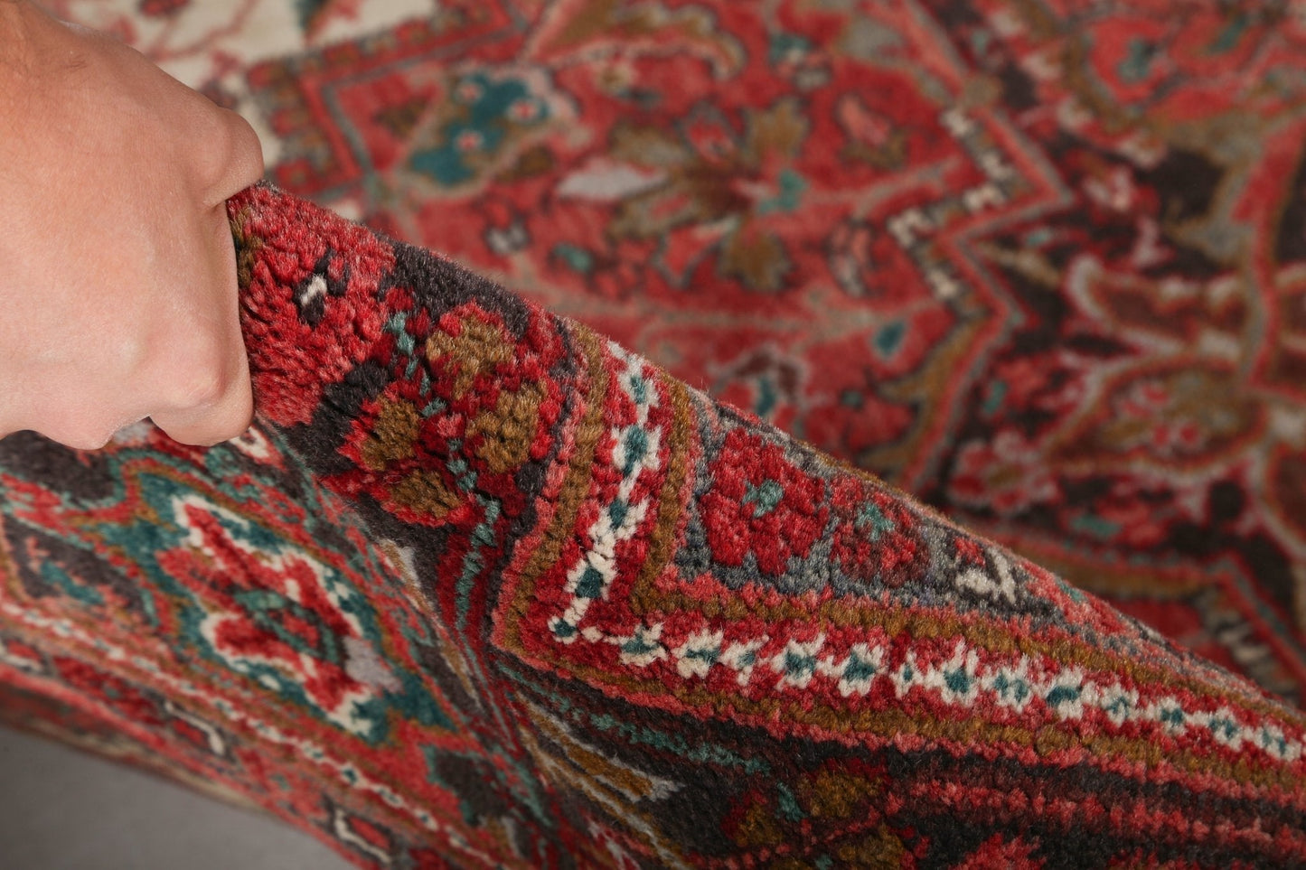 Persian Heriz Rug | 6' 9" x 9' 6"