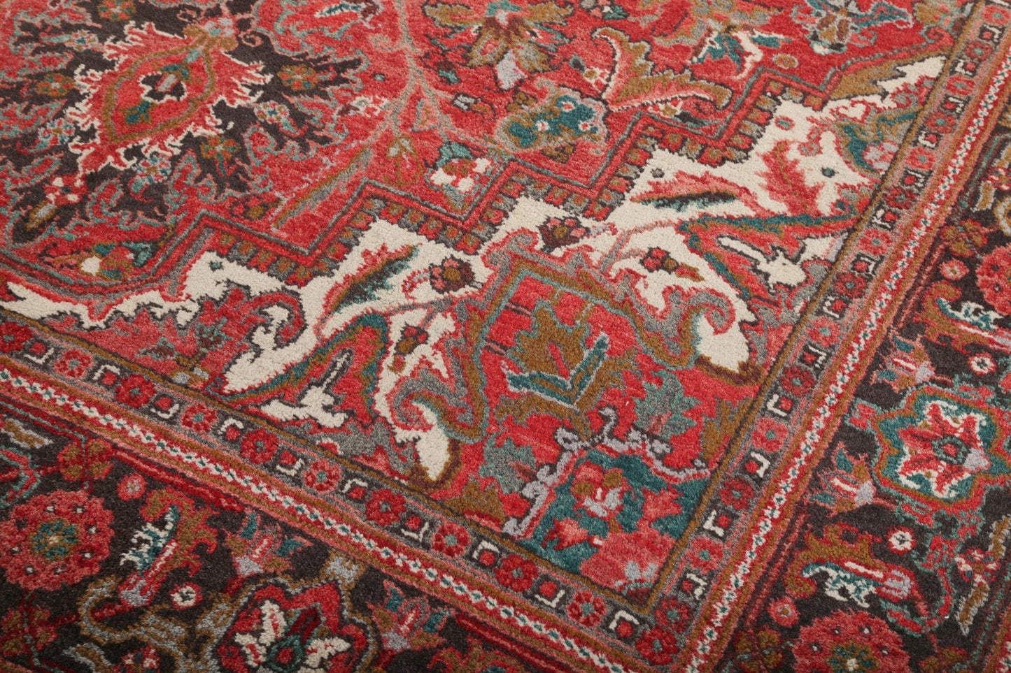 Persian Heriz Rug | 6' 9" x 9' 6"