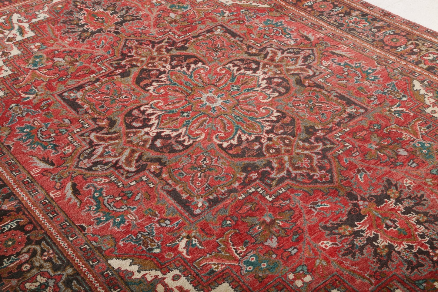 Persian Heriz Rug | 6' 9" x 9' 6"