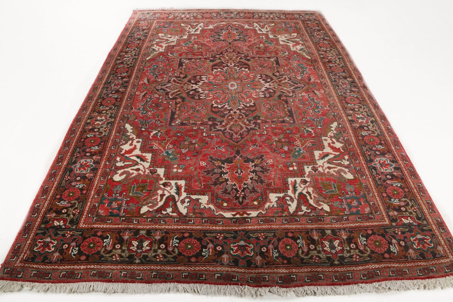 Persian Heriz Rug | 6' 9" x 9' 6"