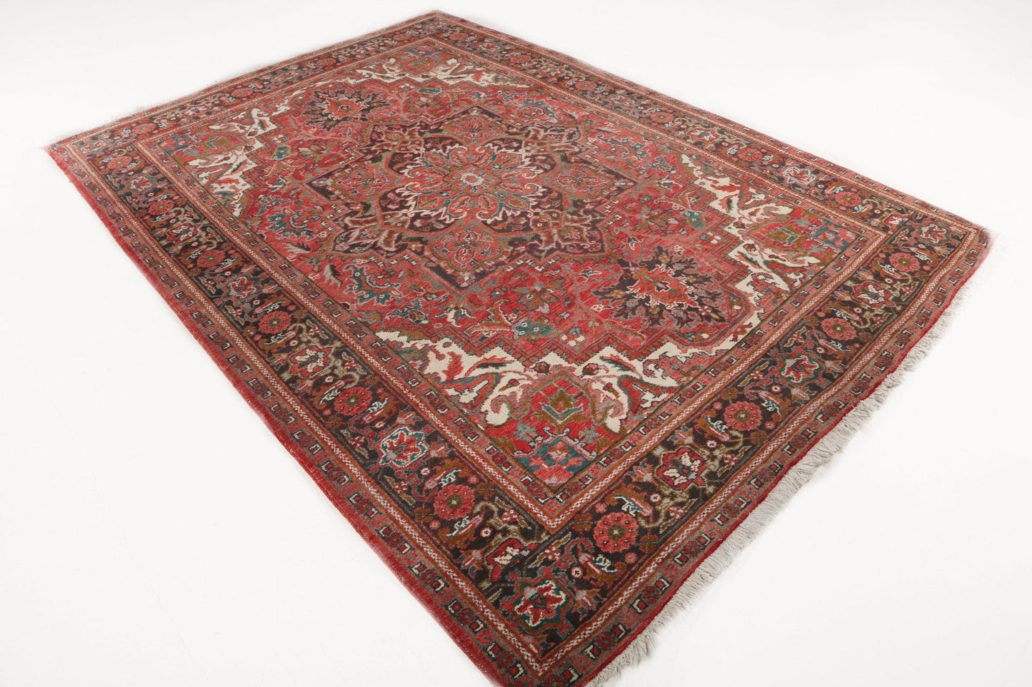 Persian Heriz Rug | 6' 9" x 9' 6"