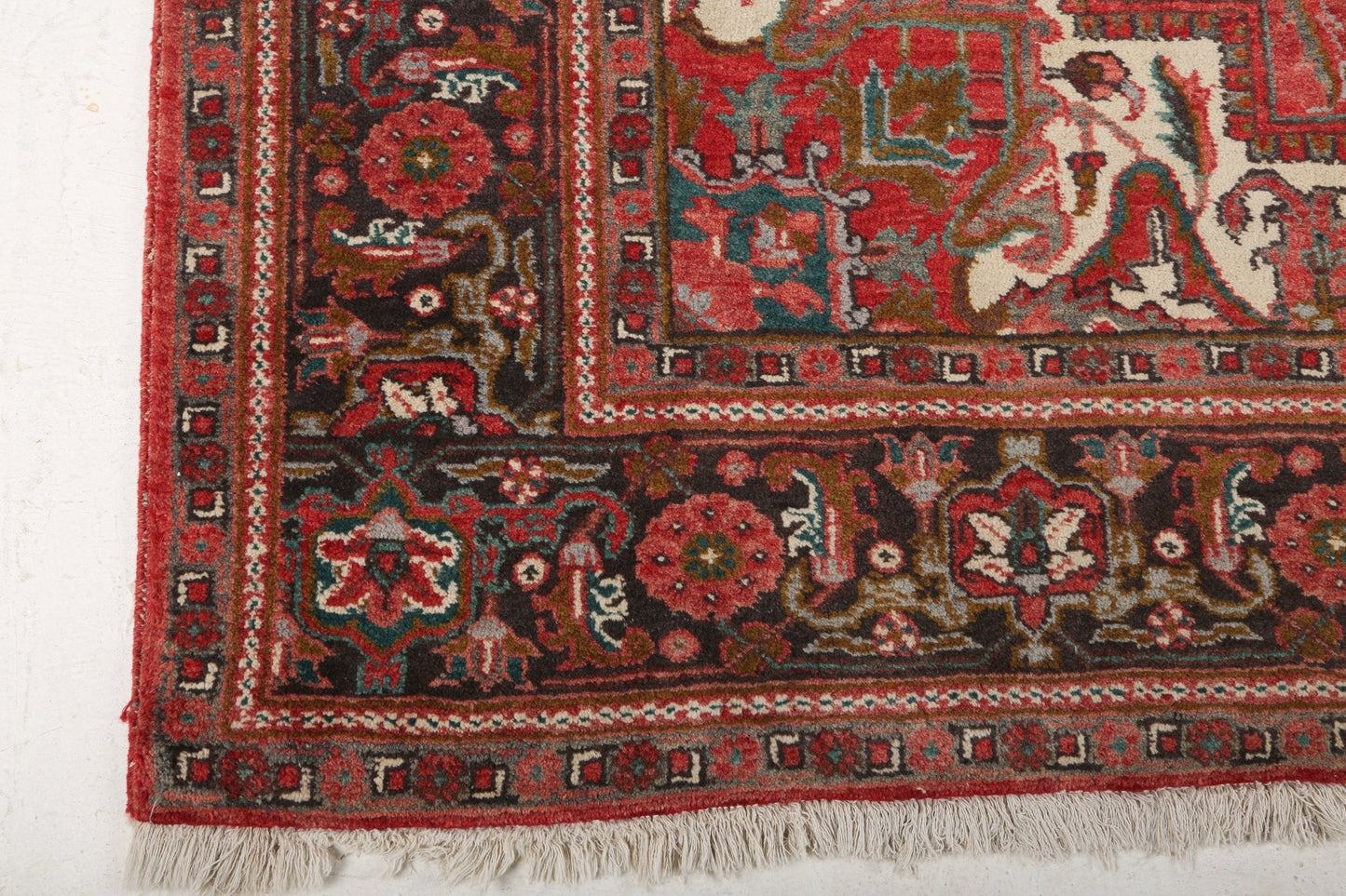 Persian Heriz Rug | 6' 9" x 9' 6"