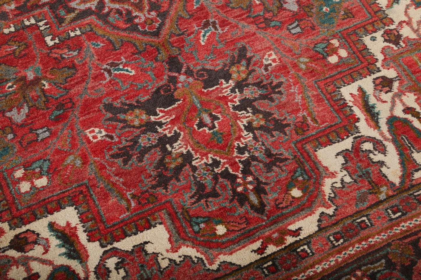 Persian Heriz Rug | 6' 9" x 9' 6"