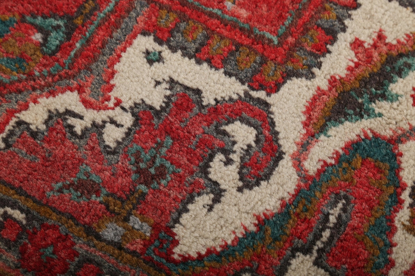 Persian Heriz Rug | 6' 9" x 9' 6"