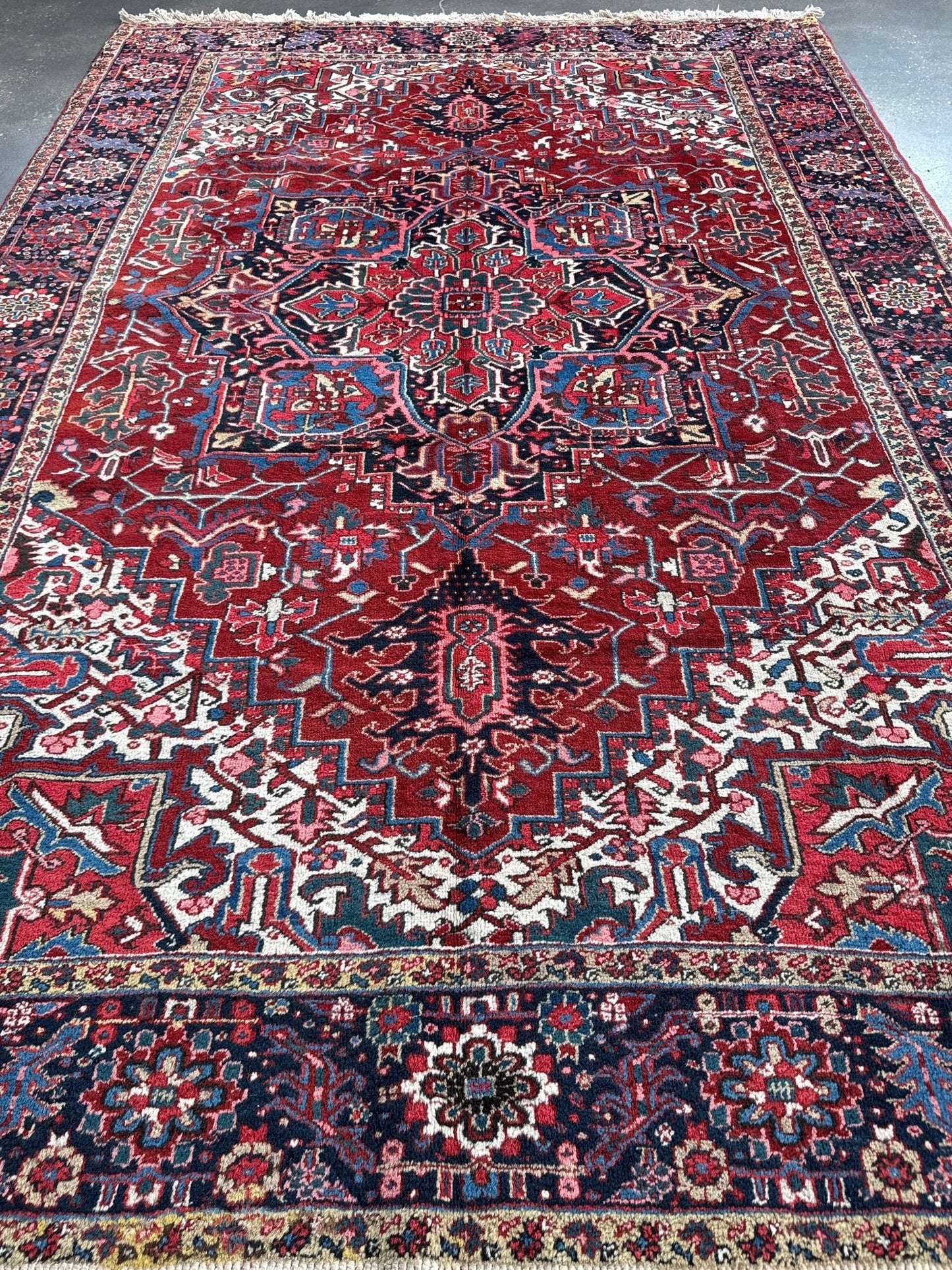 Persian Heriz Rug | 8' 3" x 11’