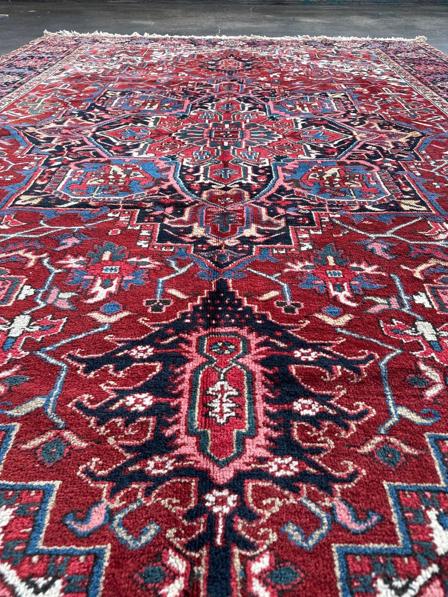 Persian Heriz Rug | 8' 3" x 11’