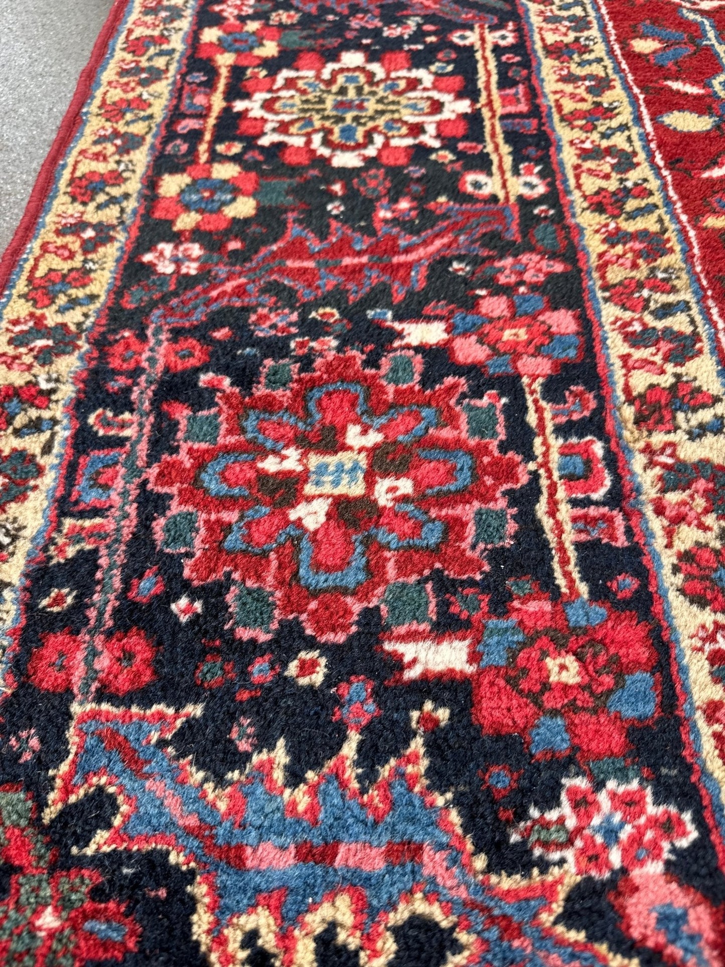 Persian Heriz Rug | 8' 3" x 11’