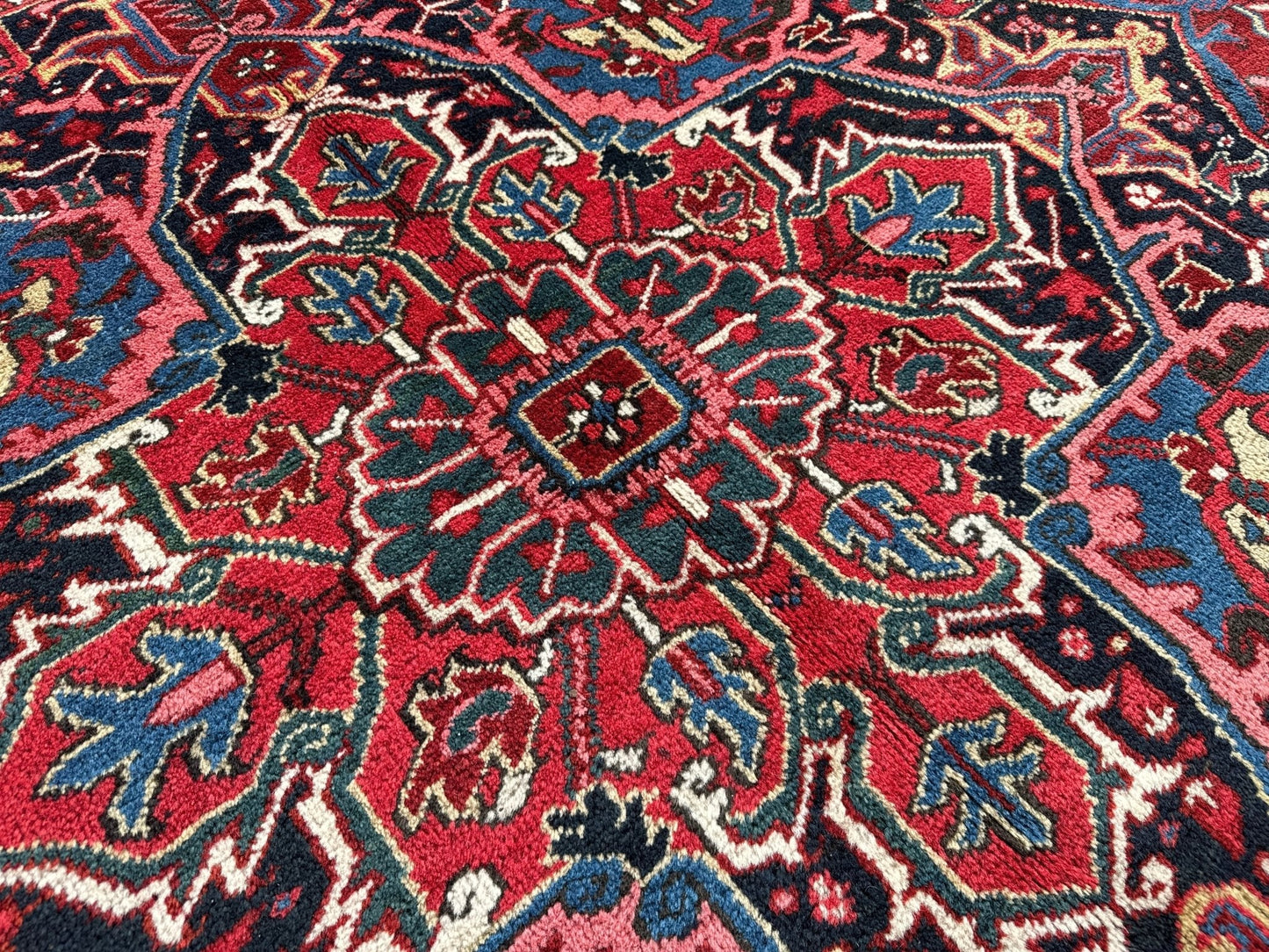 Persian Heriz Rug | 8' 3" x 11’
