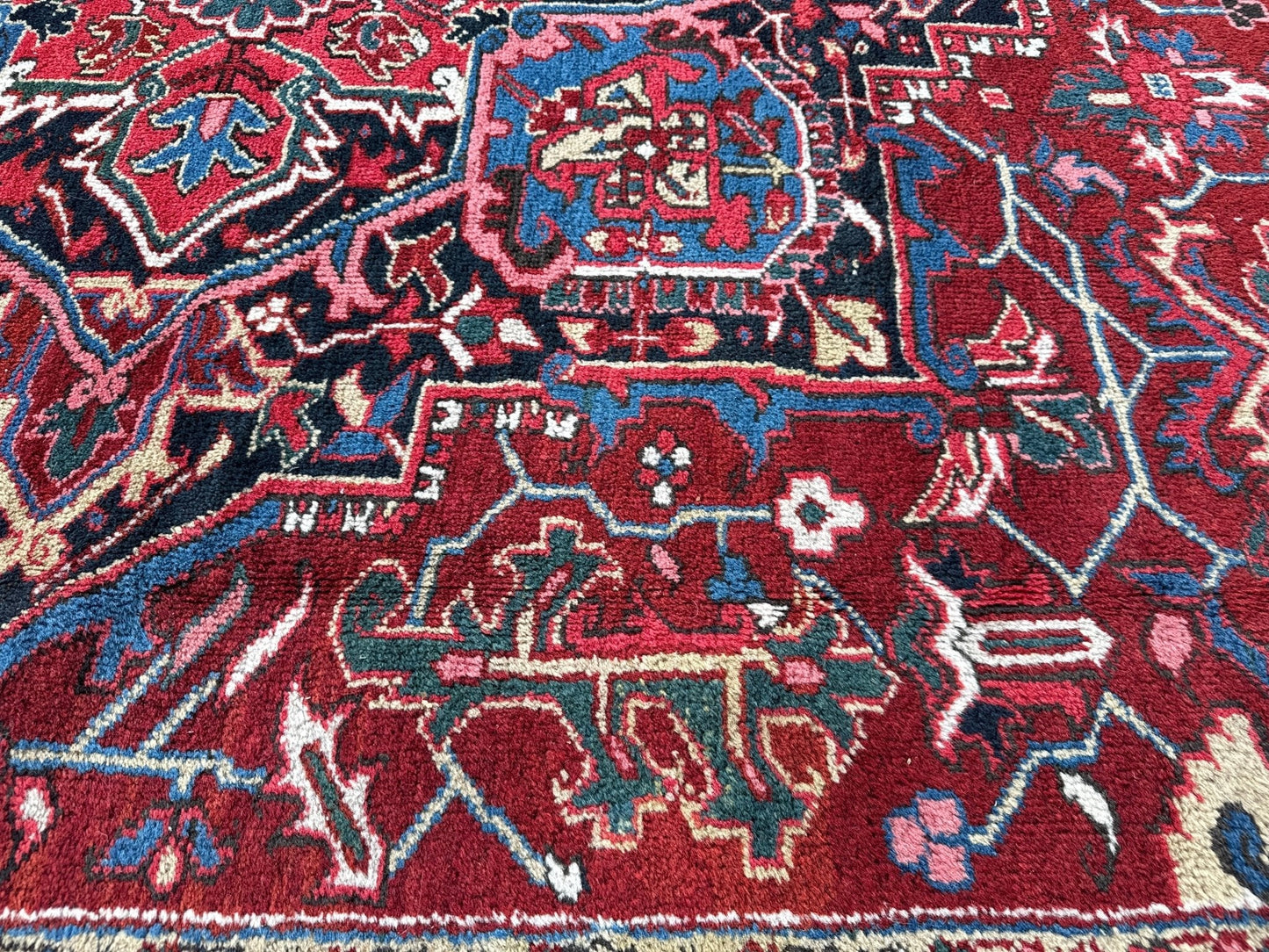 Persian Heriz Rug | 8' 3" x 11’