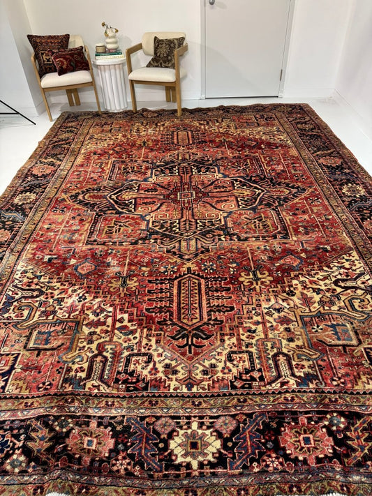 Persian Khuniq Heriz Rug | 9' 10" x 12' 11"
