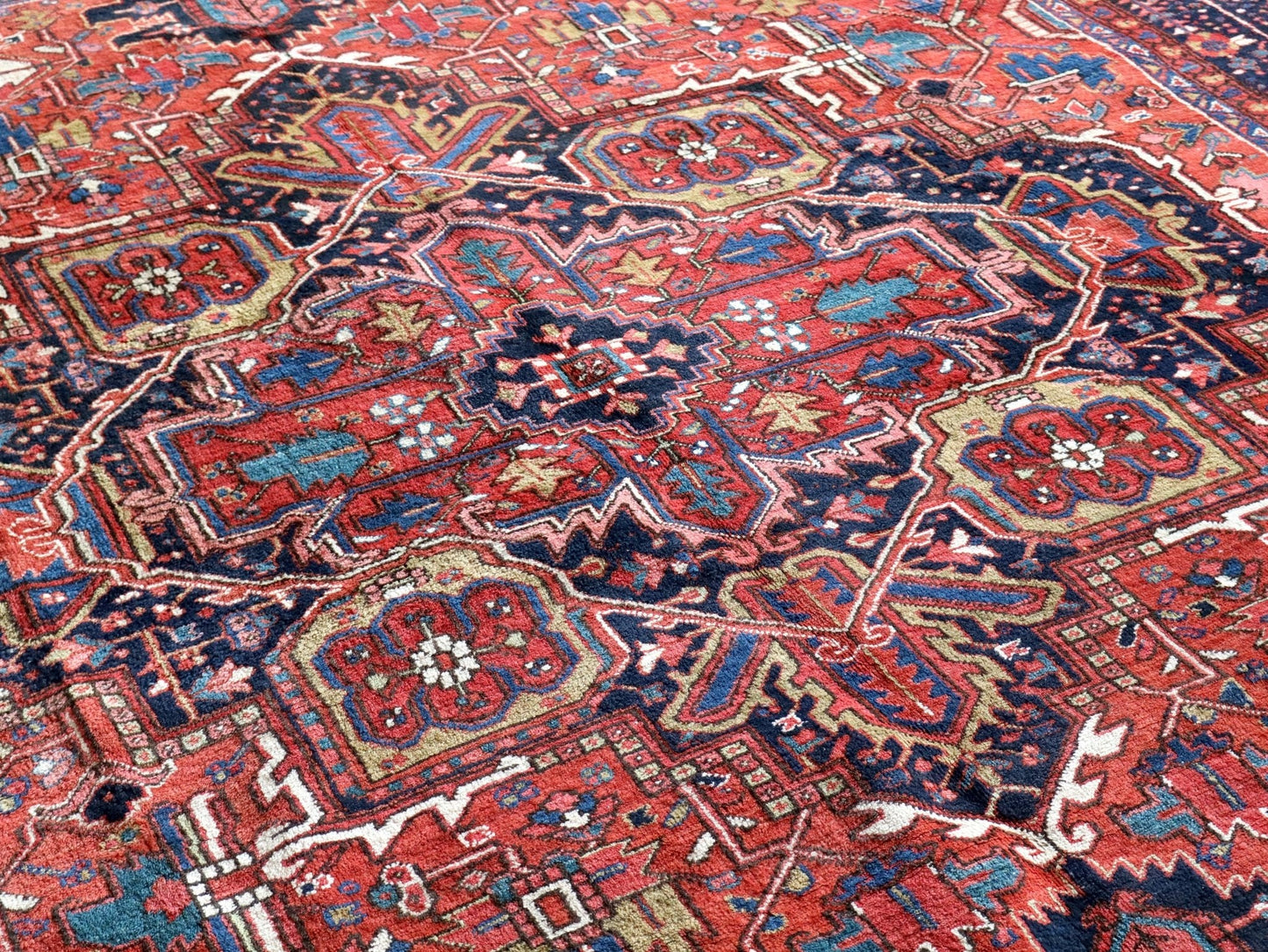 Persian Heriz Rug | 9' 5" x 12' 10"