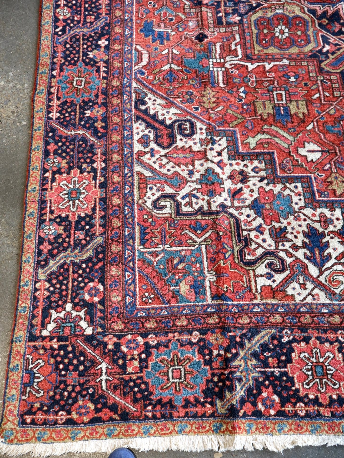 Persian Heriz Rug | 9' 5" x 12' 10"