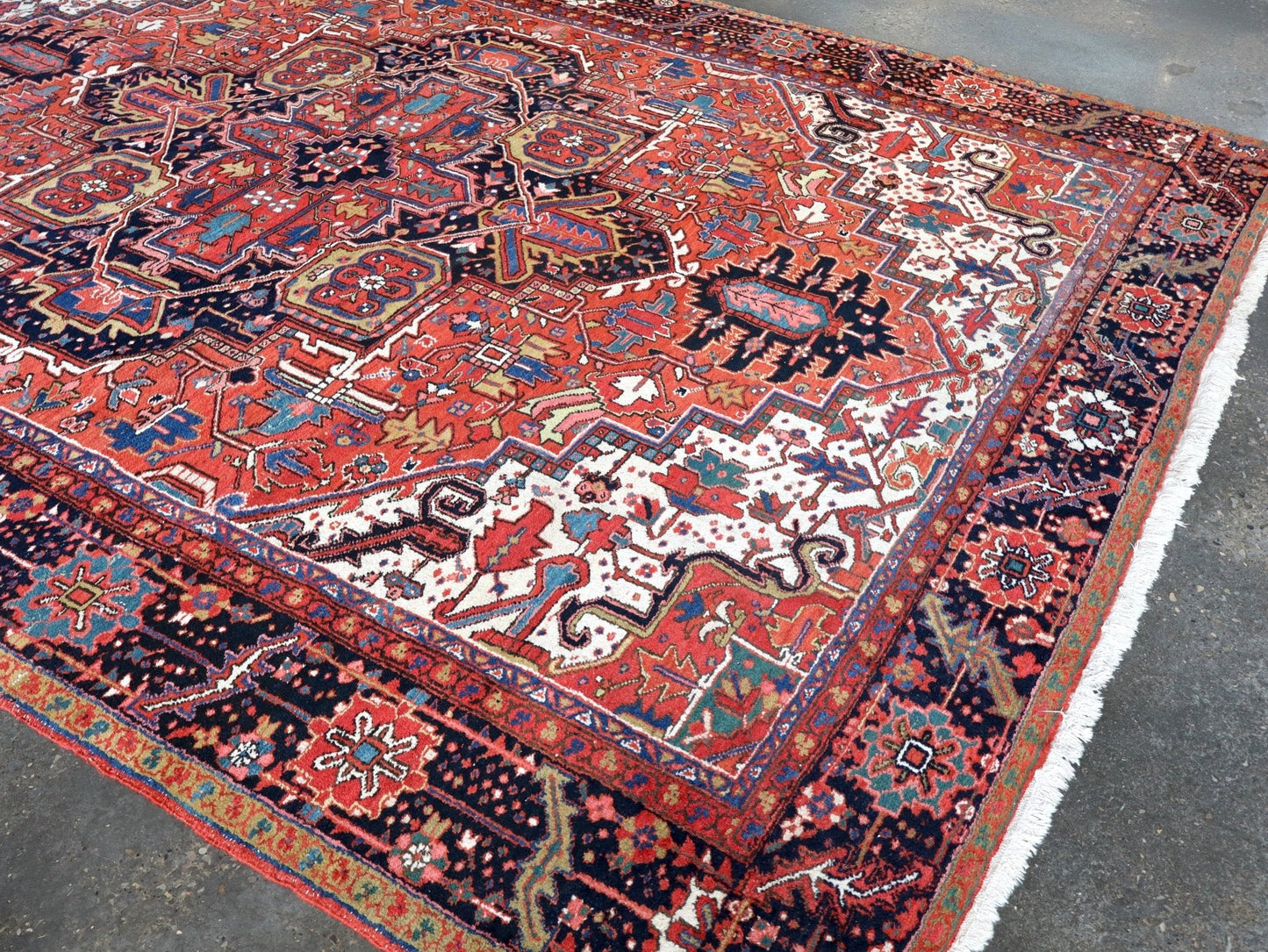 Persian Heriz Rug | 9' 5" x 12' 10"