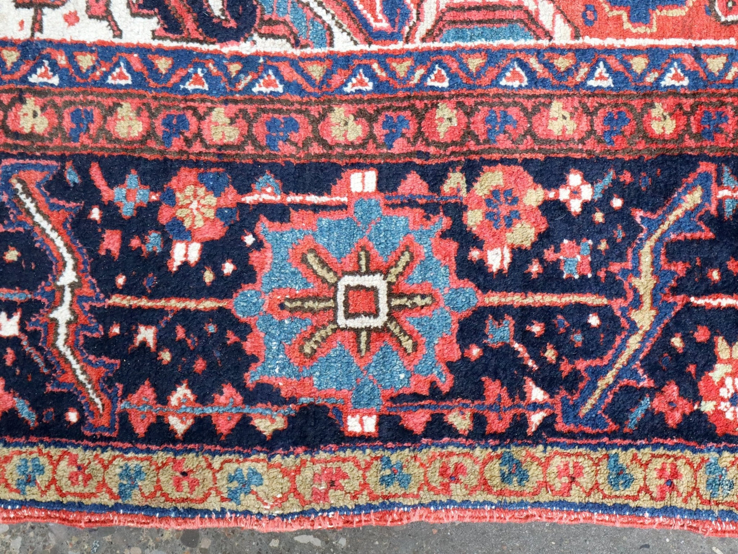 Persian Heriz Rug | 9' 5" x 12' 10"
