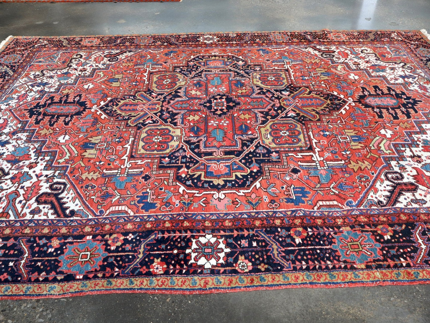 Persian Heriz Rug | 9' 5" x 12' 10"