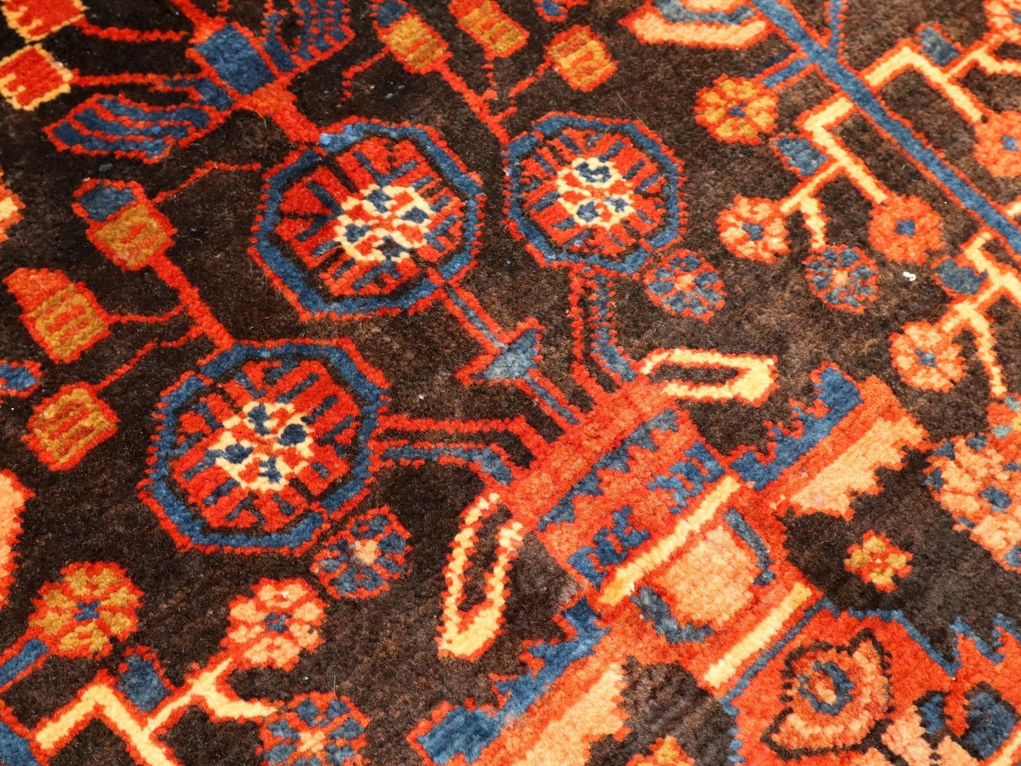Persian Nahavand Rug | 5' 5” x 9' 7"