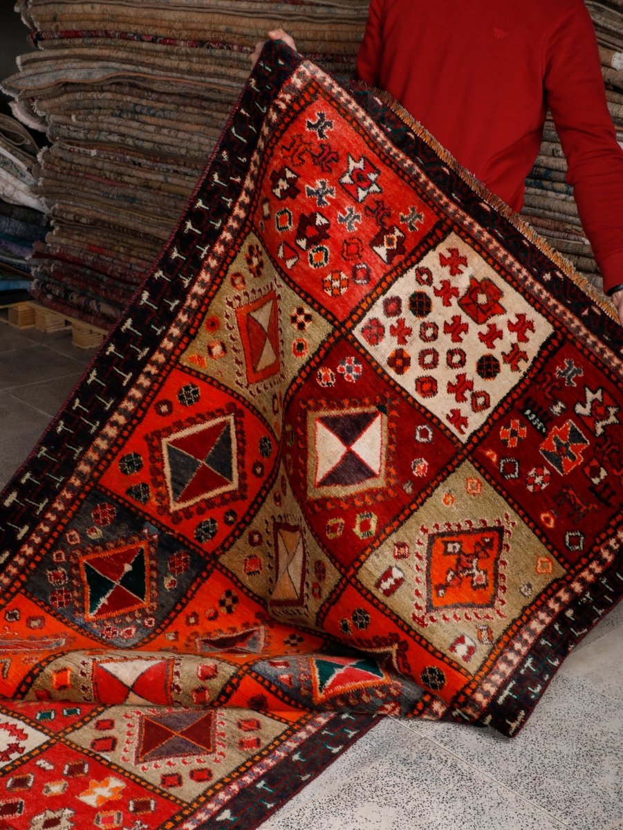 Persian Shiraz Rug | 4' 2” x 7' 10"