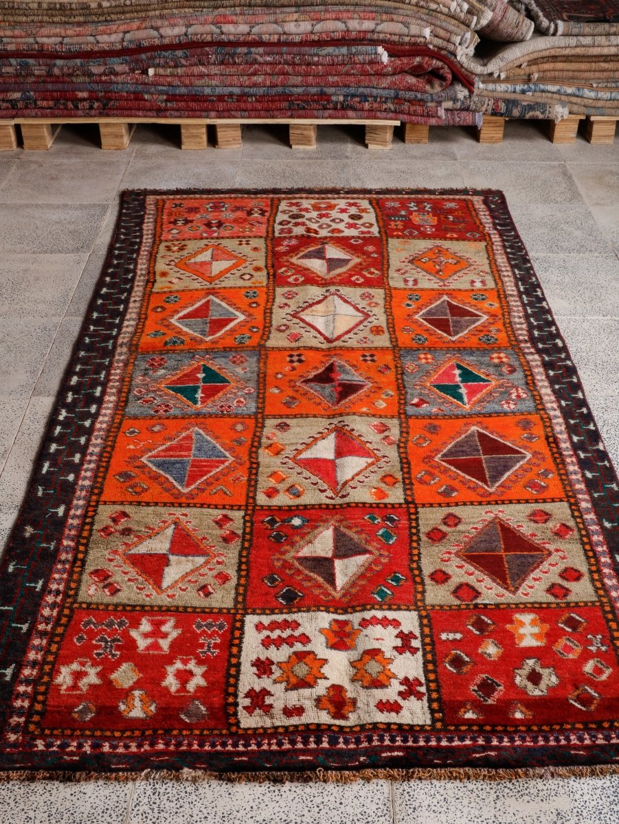 Persian Shiraz Rug | 4' 2” x 7' 10"