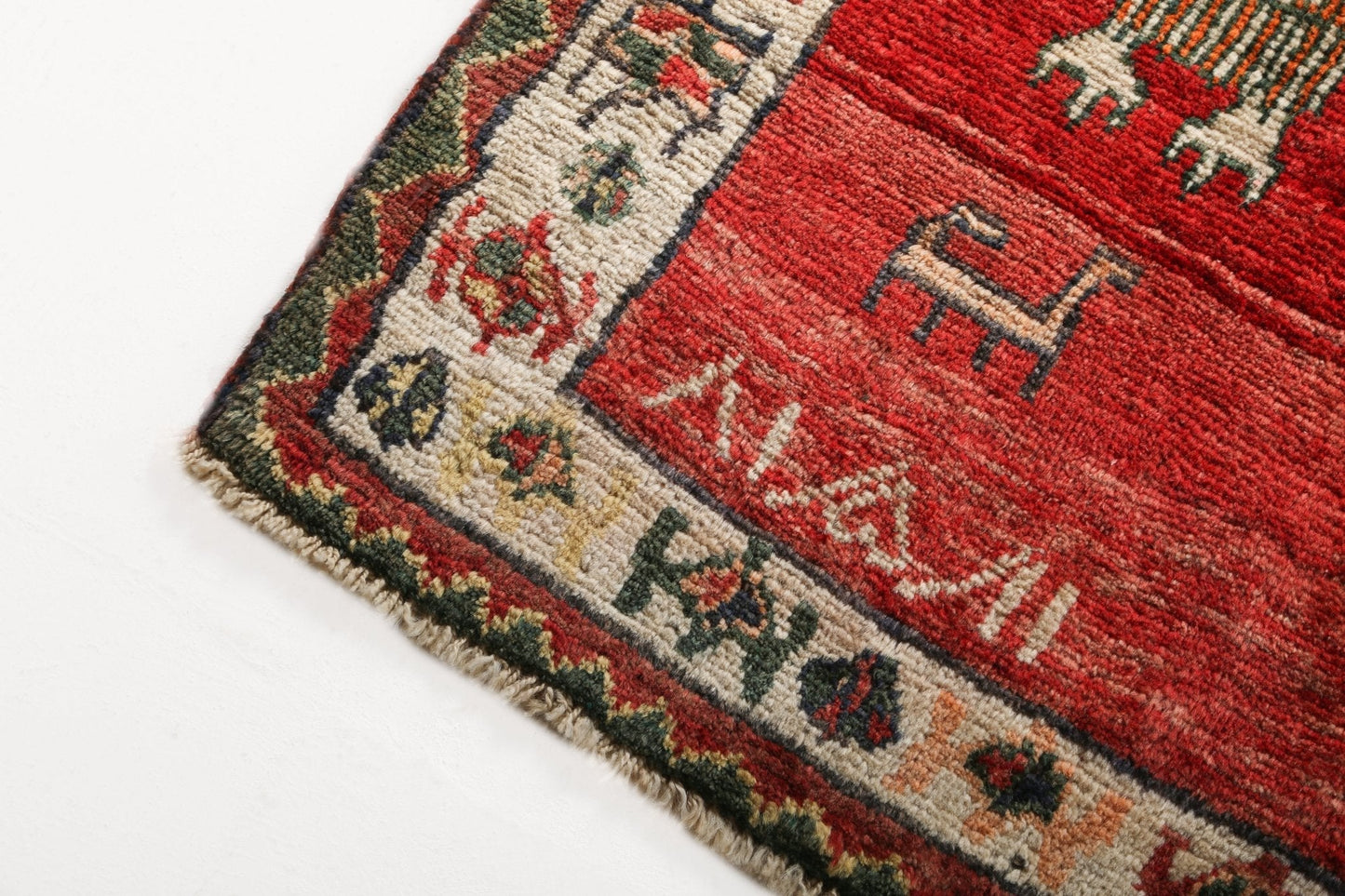 Persian Shiraz Rug | 5' 11" x 6' 9"