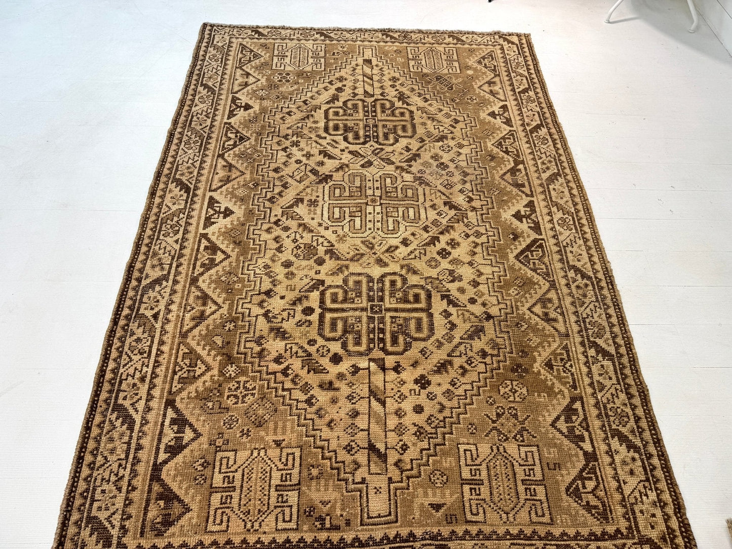 Persian Shiraz Rug | 5' 5” x 7' 11"