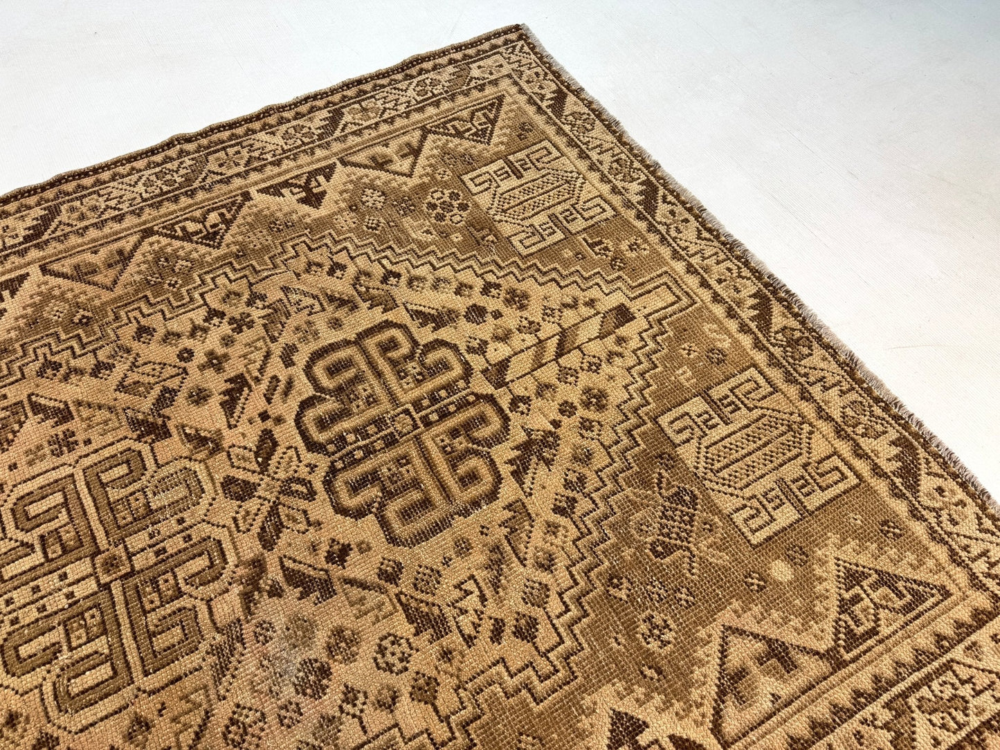 Persian Shiraz Rug | 5' 5” x 7' 11"