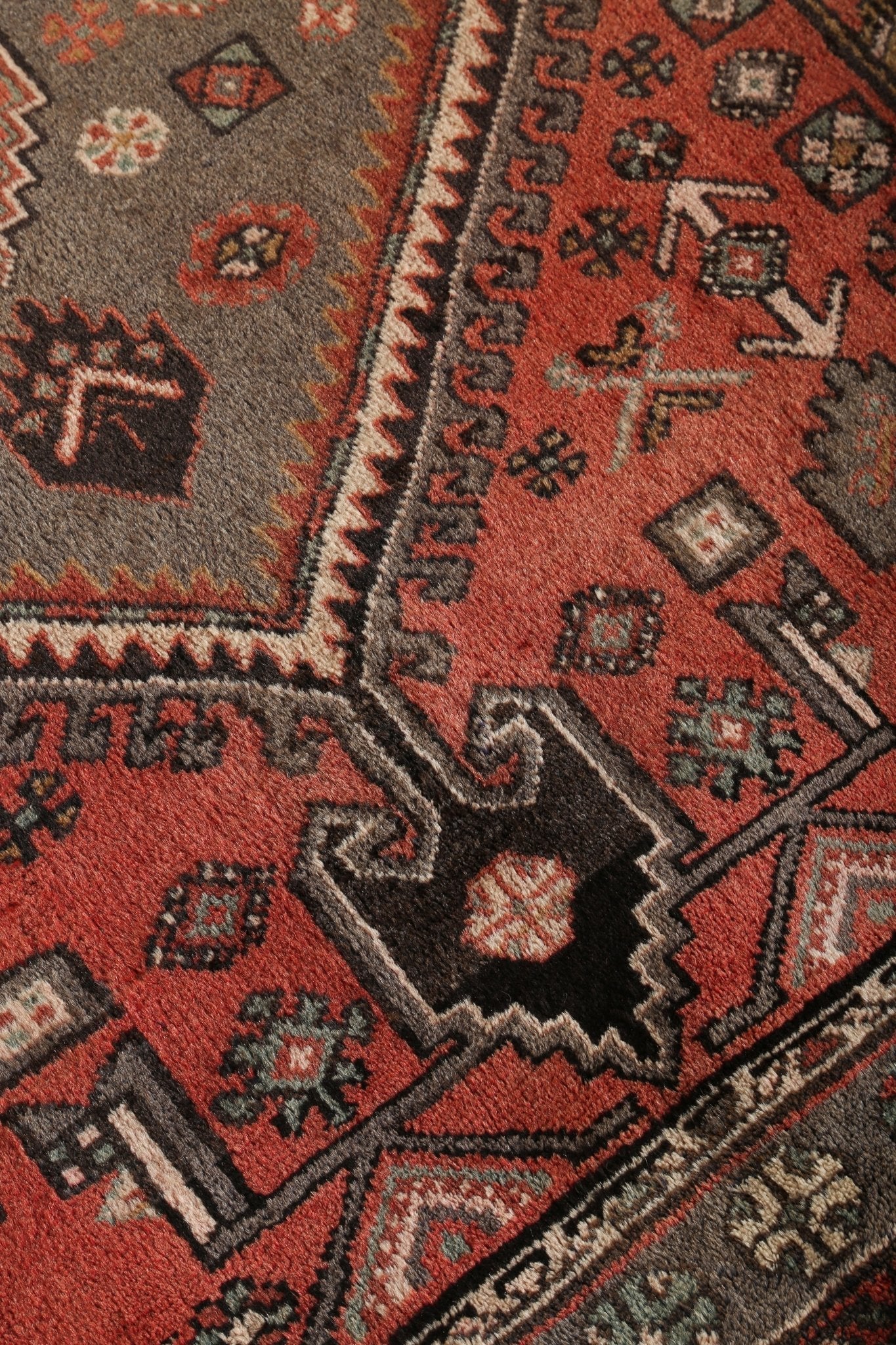 Persian Zanjan Rug | 4' 3" x 7' 10"