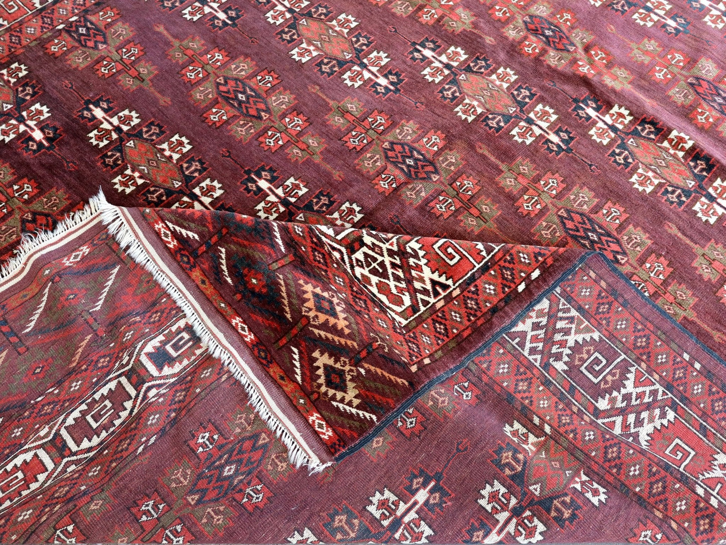 Turkmen Yomut Rug | 6' 10" x 10' 7"