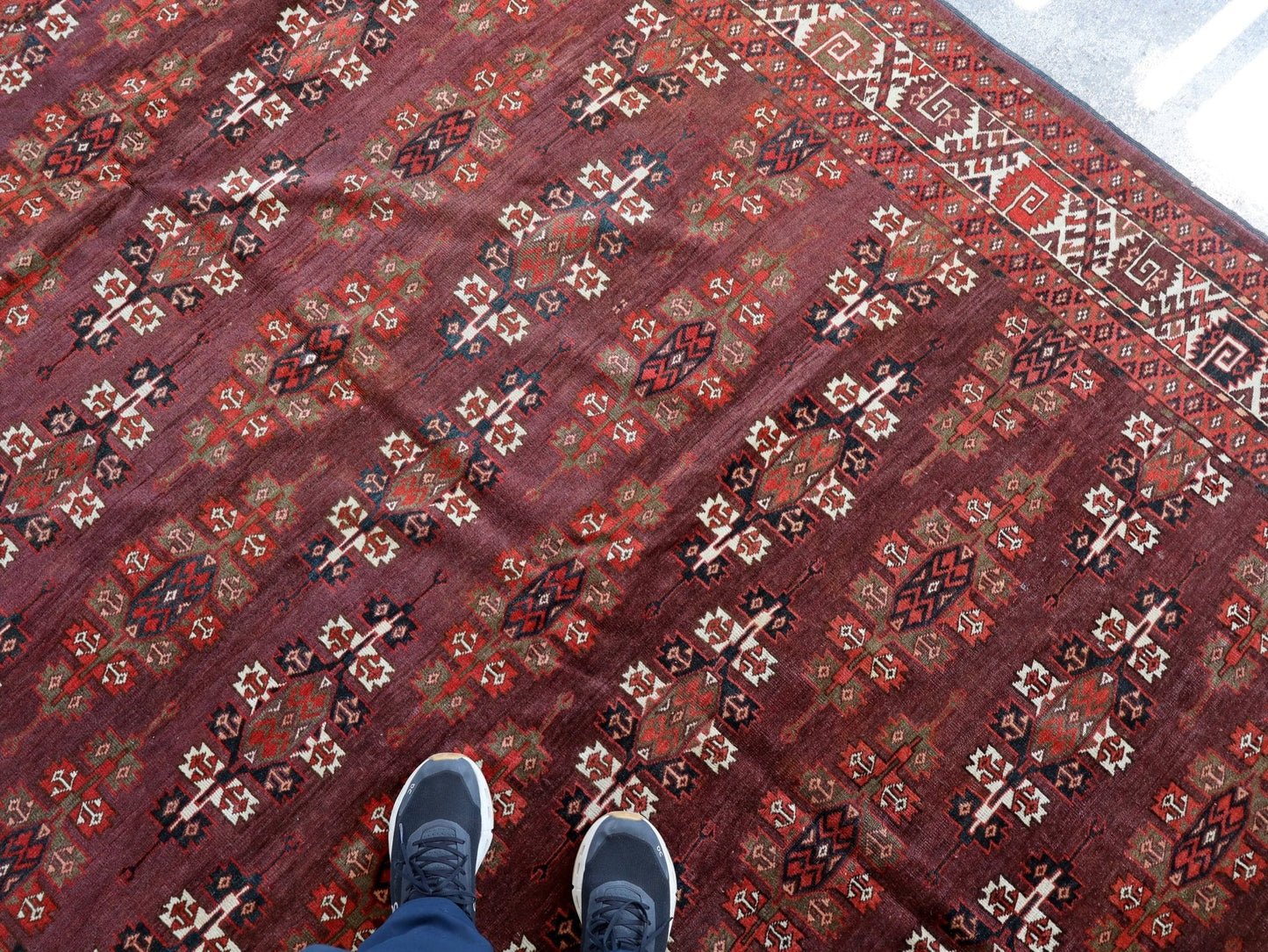 Turkmen Yomut Rug | 6' 10" x 10' 7"
