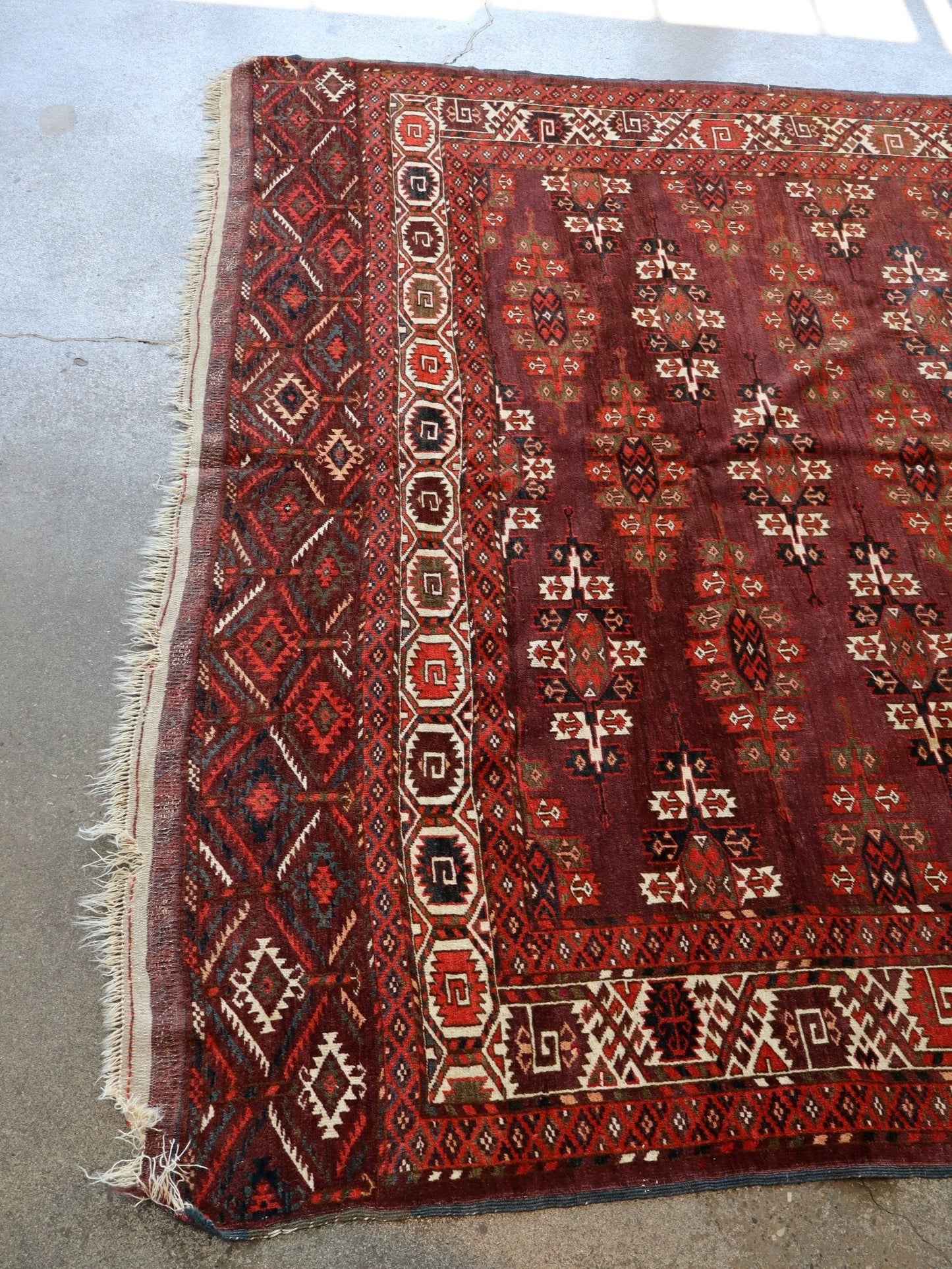 Turkmen Yomut Rug | 6' 10" x 10' 7"