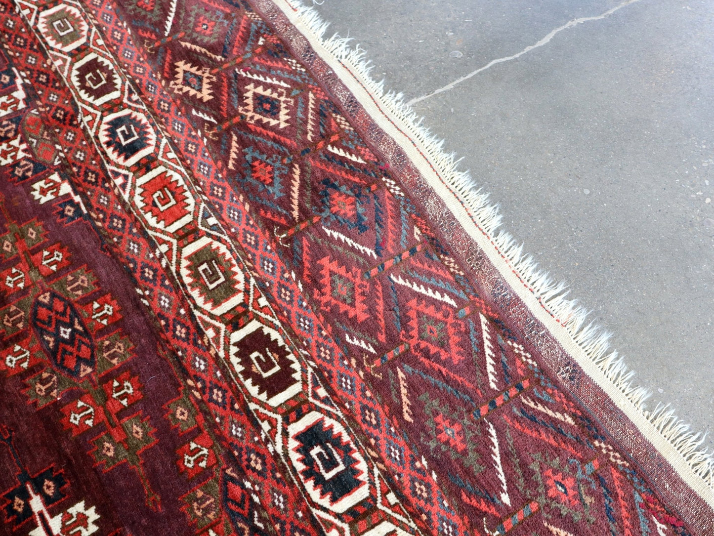 Turkmen Yomut Rug | 6' 10" x 10' 7"
