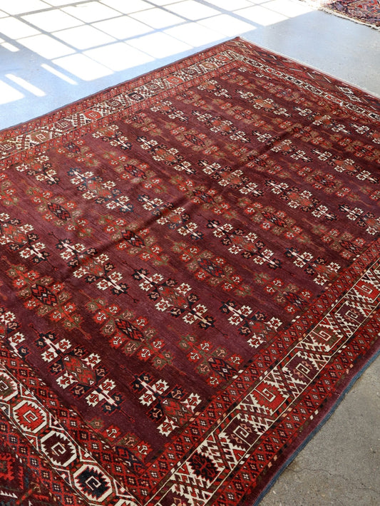 Turkmen Yomut Rug | 6' 10" x 10' 7"