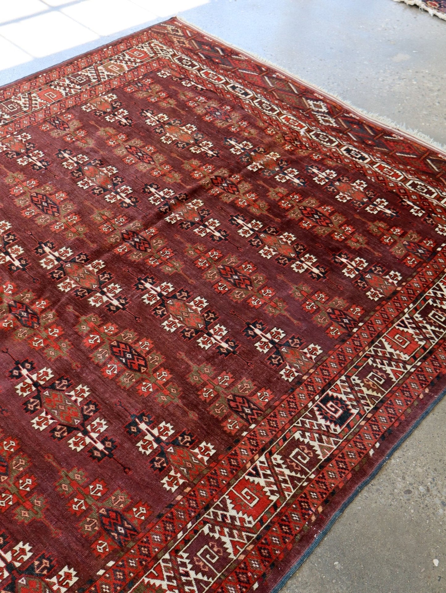 Turkmen Yomut Rug | 6' 10" x 10' 7"