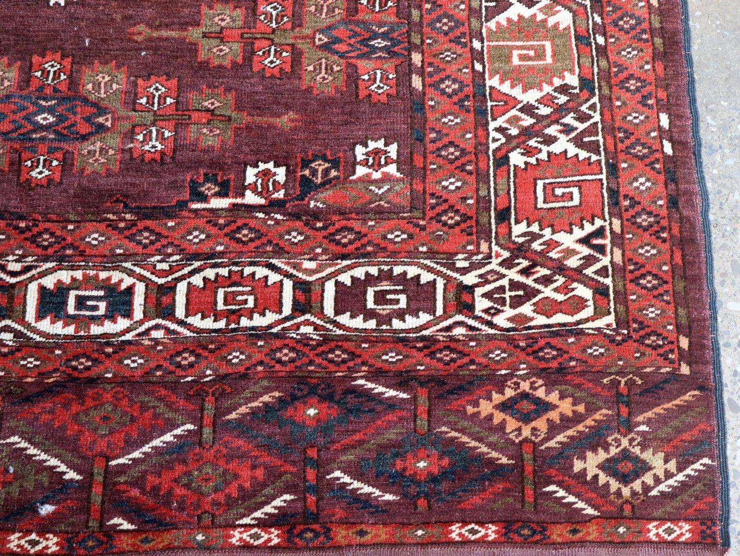 Turkmen Yomut Rug | 6' 10" x 10' 7"