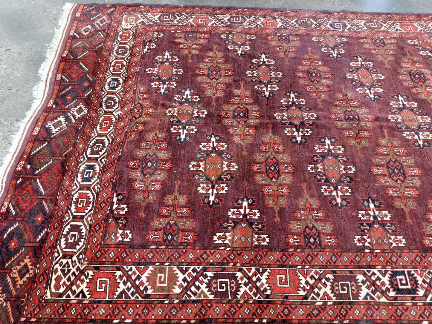 Turkmen Yomut Rug | 6' 10" x 10' 7"