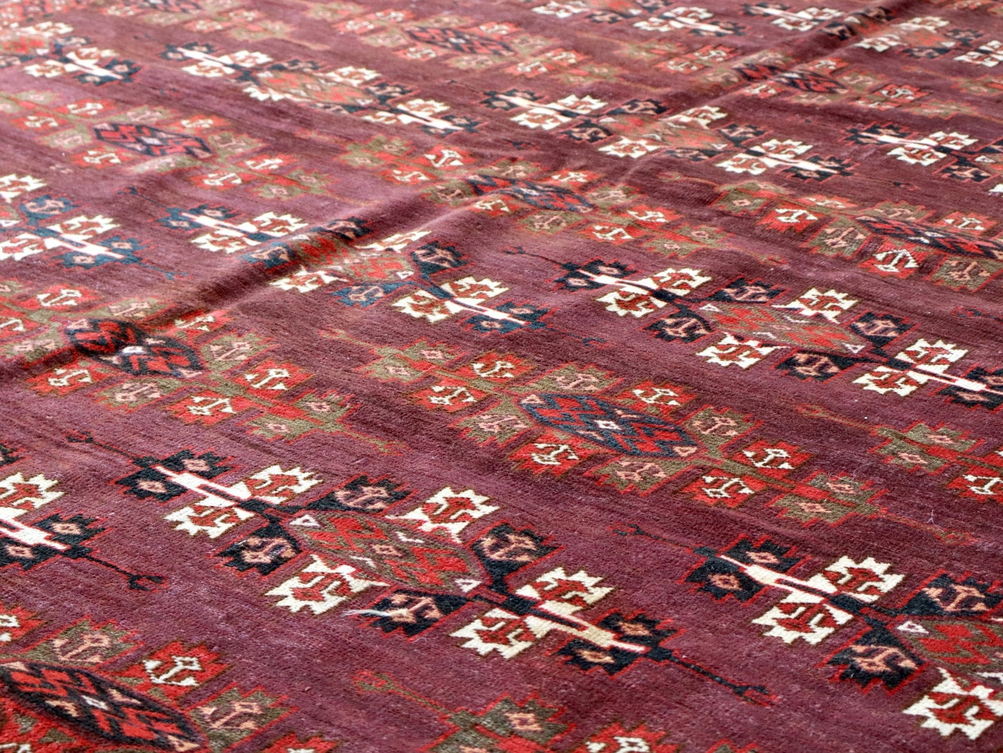Turkmen Yomut Rug | 6' 10" x 10' 7"