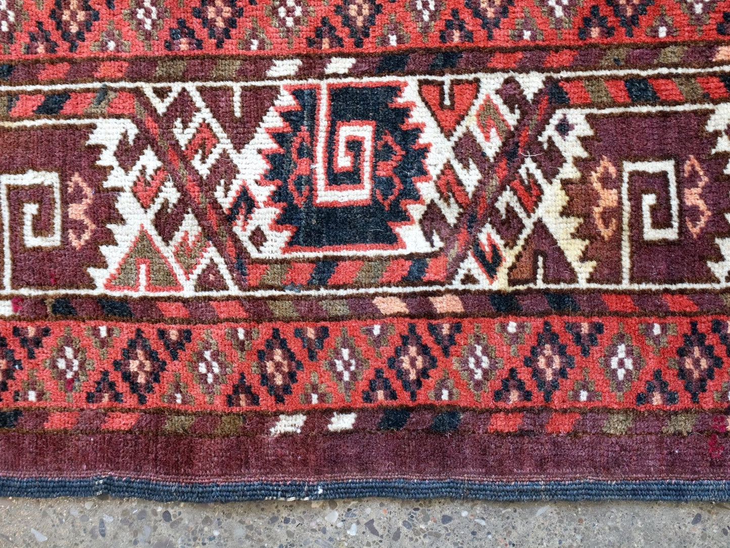 Turkmen Yomut Rug | 6' 10" x 10' 7"